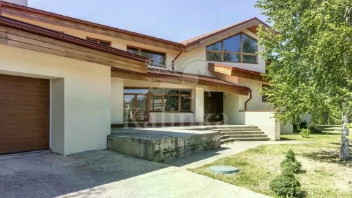 Продается 2-этажный дом, 760 м²