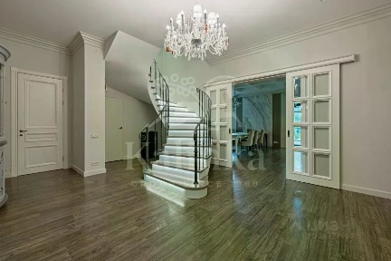 Продается 2-этажный дом, 608 м²