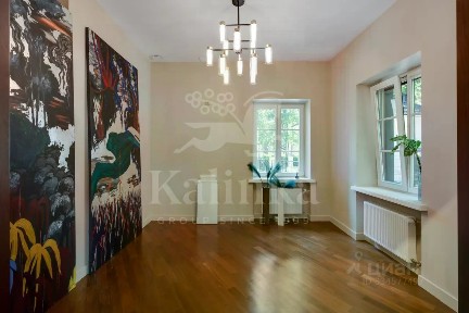 Продается 3-этажный дом, 1 600 м²