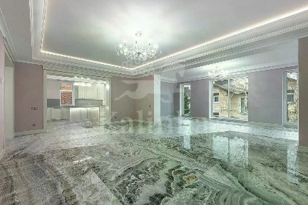 Продается 2-этажный дом, 400 м²