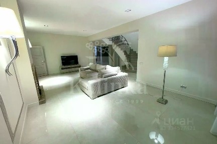 Продается 2-этажный дом, 540 м²