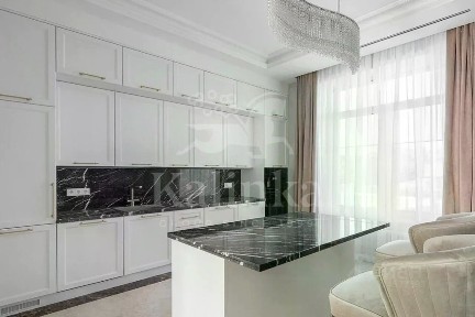 Продается 2-этажный дом, 590 м²
