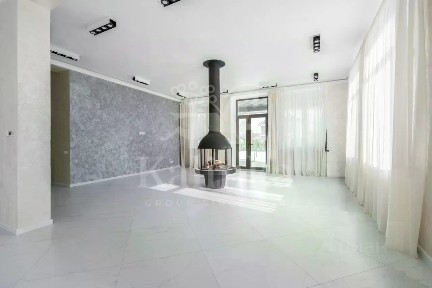 Продается 2-этажный дом, 400 м²