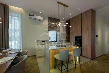 Продается 2-этажный дом, 307 м²