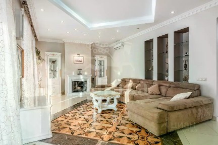 Продается 2-этажный дом, 350 м²