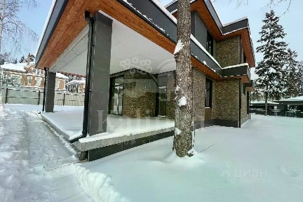 Продается 2-этажный дом, 380 м²