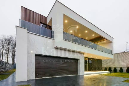 Продается 2-этажный дом, 560 м²