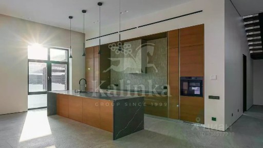 Продается 2-этажный дом, 340 м²