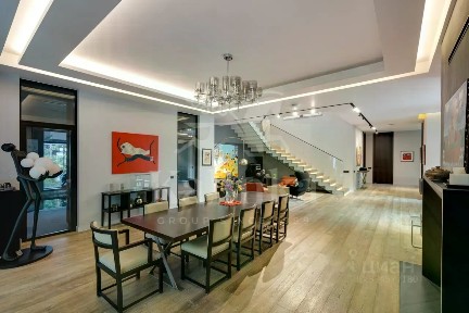 Продается 2-этажный дом, 545 м²