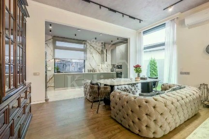 Продается 1-этажный дом, 192 м²