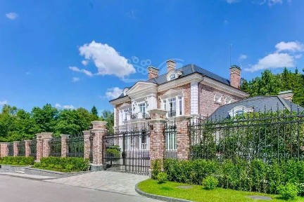 Продается 2-этажный дом, 1 000 м²