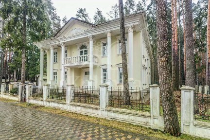 Продается 2-этажный дом, 704 м²