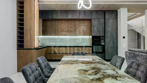 Продается 2-этажный дом, 250 м²
