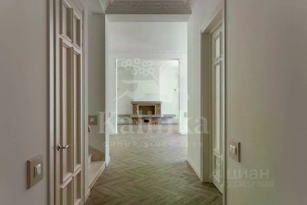 Продается 2-этажный дом, 660 м²