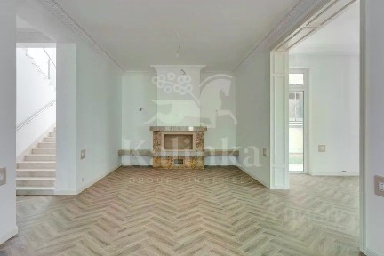 Продается 2-этажный дом, 570 м²