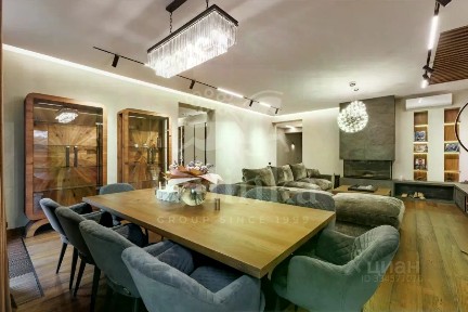 Продается 2-этажный дом, 974 м²