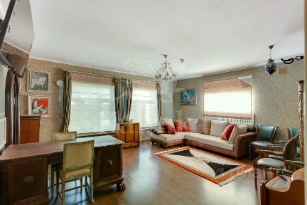 Продается 2-этажный дом, 450 м²