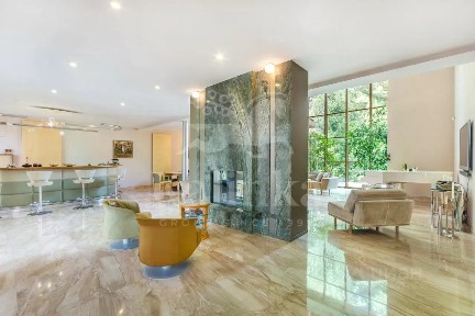 Продается 2-этажный дом, 1 280 м²