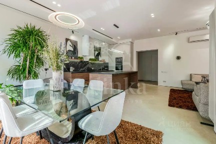 Продается 2-этажный дом, 385 м²
