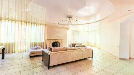 Продается 3-этажный дом, 350 м²