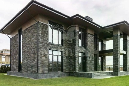 Продается 2-этажный дом, 460 м²