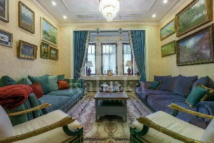 Продается 4-этажный таунхаус, 370 м²