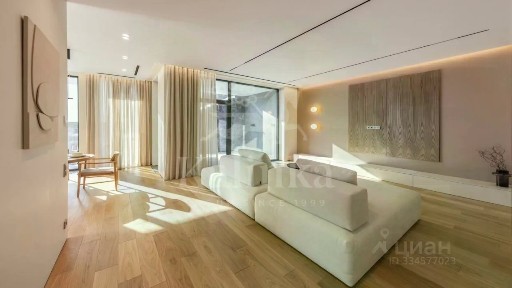 Продается 2-этажный дом, 384 м²