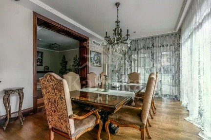 Продается 2-этажный дом, 680 м²
