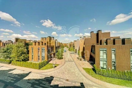 Продается 3-этажный таунхаус, 240 м²