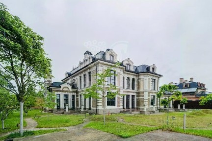 Продается 3-этажный дом, 741 м²