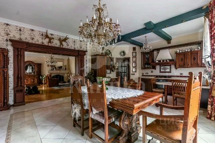 Продается 3-этажный дом, 735,4 м²