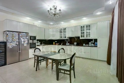 Продается 3-этажный дом, 364 м²