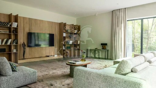 Продается 2-этажный дом, 520 м²