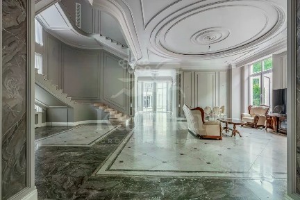 Продается 3-этажный дом, 876,8 м²