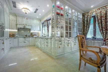 Продается 3-этажный таунхаус, 367,2 м²