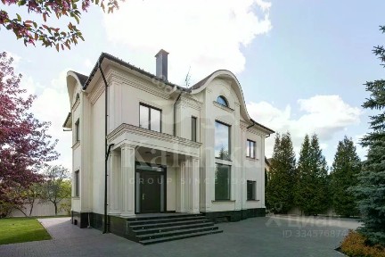 Продается 3-этажный дом, 420 м²
