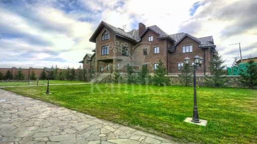 Продается 3-этажный дом, 1 300 м²