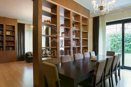 Продается 3-этажный дом, 600 м²