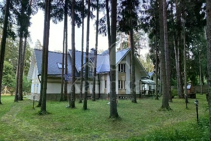 Продается 3-этажный дом, 600 м²