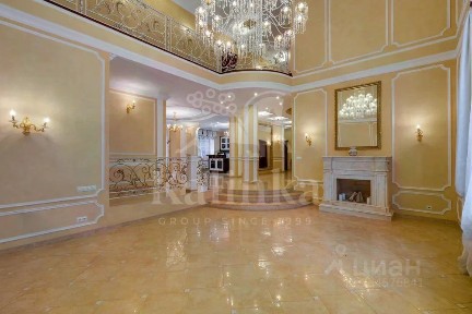 Продается 3-этажный дом, 700 м²