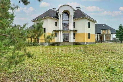 Продается 3-этажный дом, 700 м²