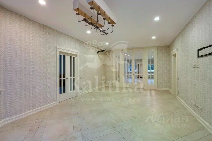 Продается 3-этажный дом, 907 м²
