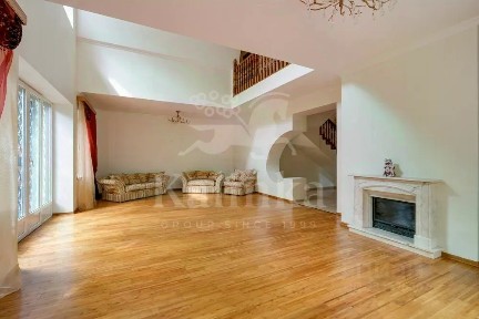 Продается 2-этажный дом, 370 м²