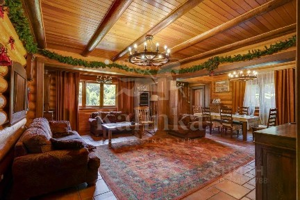 Продается 3-этажный дом, 790 м²