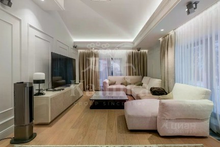 Продается 2-этажный дом, 357 м²