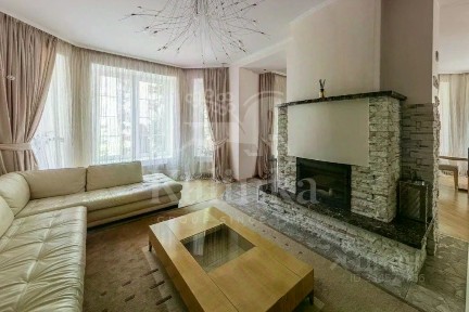 Продается 2-этажный дом, 450 м²