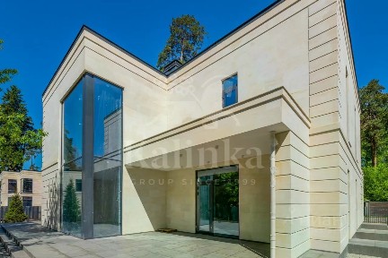 Продается 2-этажный дом, 616 м²