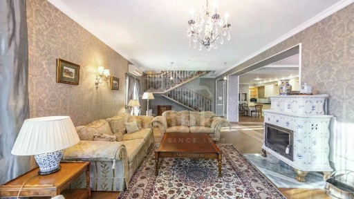 Продается 4-этажный таунхаус, 500 м²
