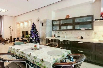 Продается 2-этажный таунхаус, 220 м²