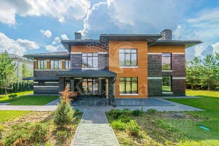 Продается 2-этажный дом, 520 м²